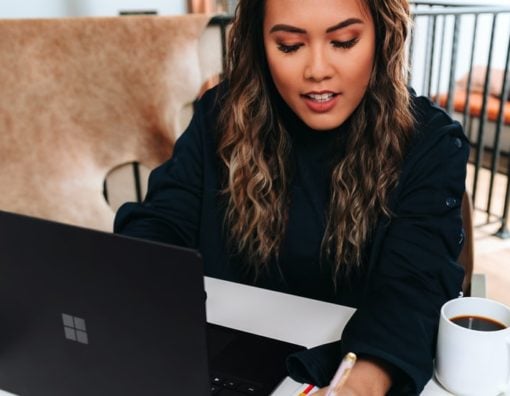 photo-1587614295506-f03c0e6f5b44